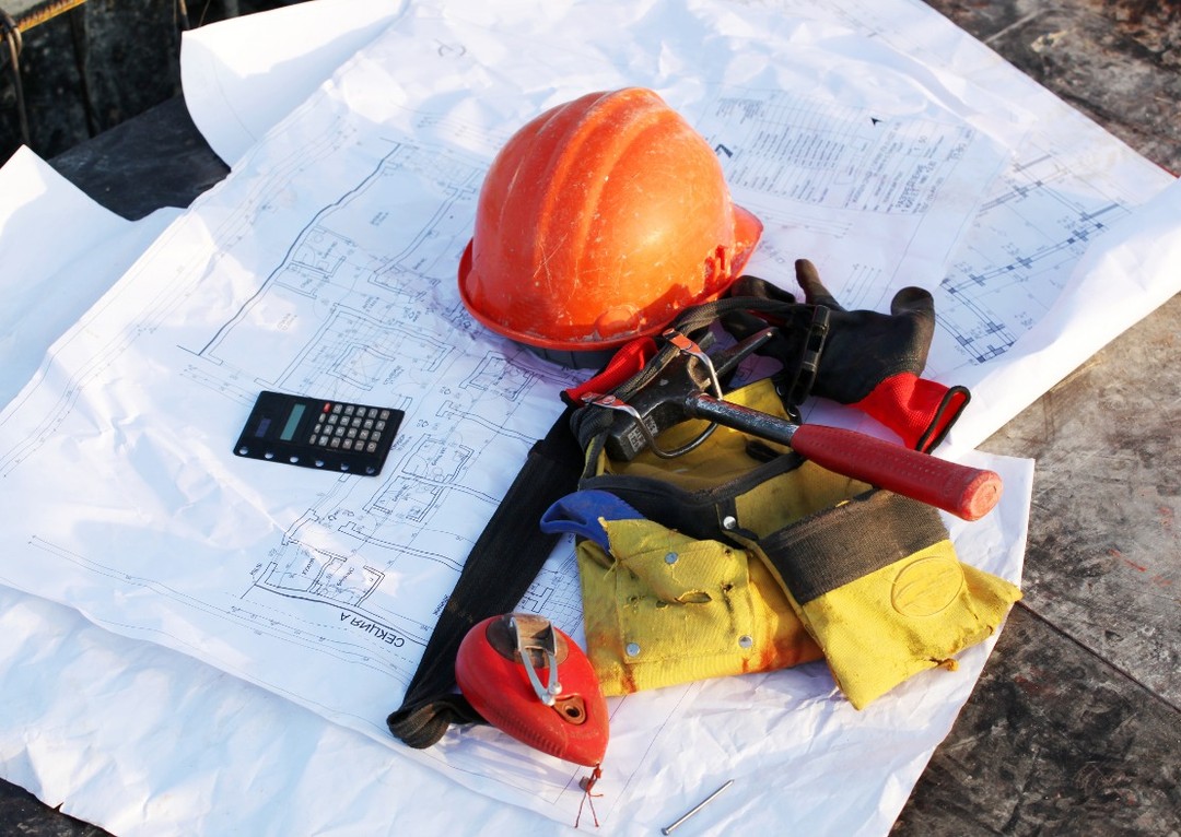 The U.S. added 178K jobs in March with construction (+26K) and manufacturing (+15K) leading the charge. That’s better than was expected but uneven hiring and global volatility still leave markets uncertain. What does it mean for #AEC? Read the latest #DesignBuildDelivers breakdown. Link in bio.